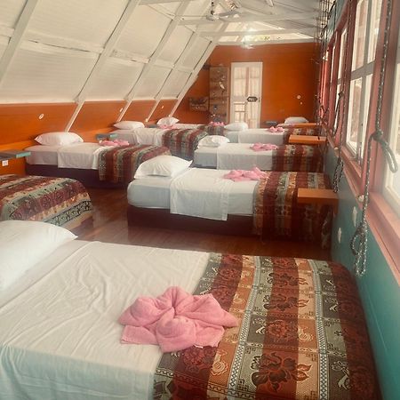Hotel La Casa Rosada Lívingston 外观 照片