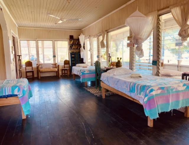 Hotel La Casa Rosada Lívingston 外观 照片