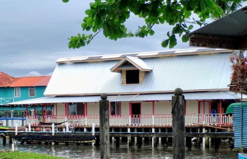 Hotel La Casa Rosada Lívingston 外观 照片